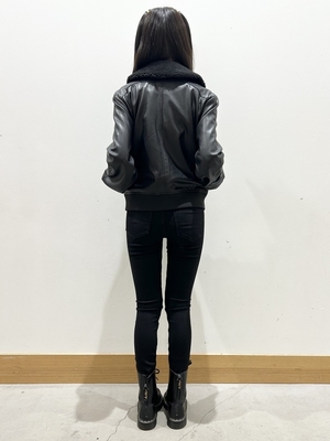 【SCULPTOR】エンボスフェイクレザーボンバーブラック オールブラックコーデ フェイクレザージャケット編の