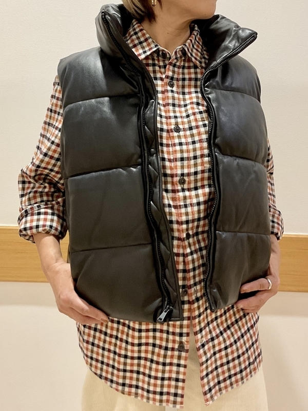 gap フェイクレザー ダウンベスト GAP（ギャップ）の「フェイクレザー クロップド パファー ベスト