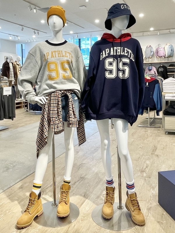人気のスウェット再入荷♪のスタイリング | Gap公式オンラインストア