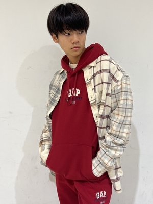 GAP グレー/レッド スウェットセットアップ