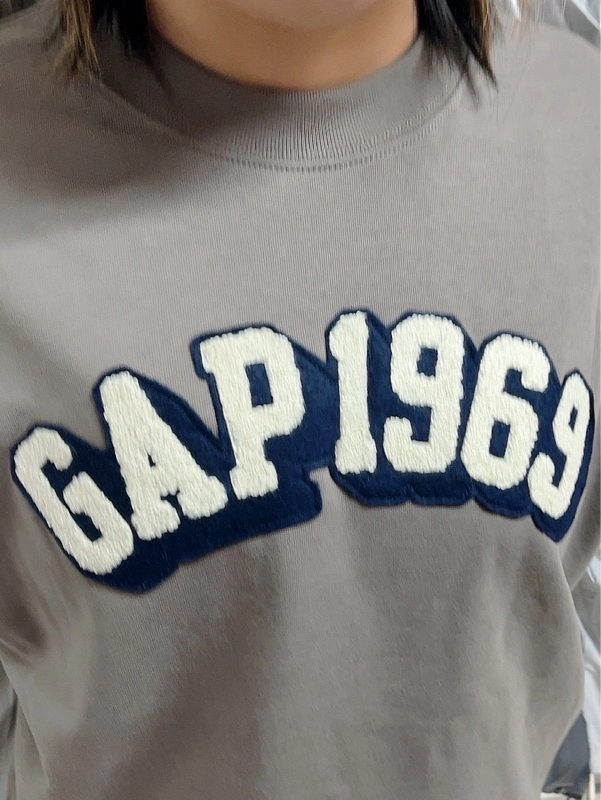 GAPロゴ×ダウンベスト