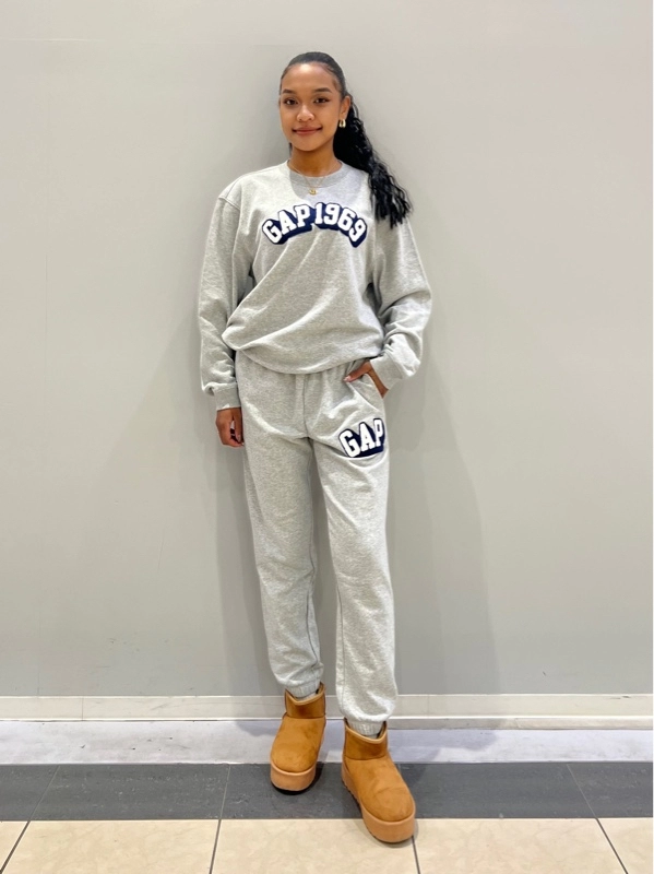 GAPスウェットセットアップ 緑で勝負するスウェットセットアップコーデのスタイリング | Gap公式