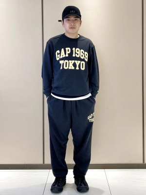 Newロゴスウェットセットアップのスタイリング | Gap公式オンラインストア