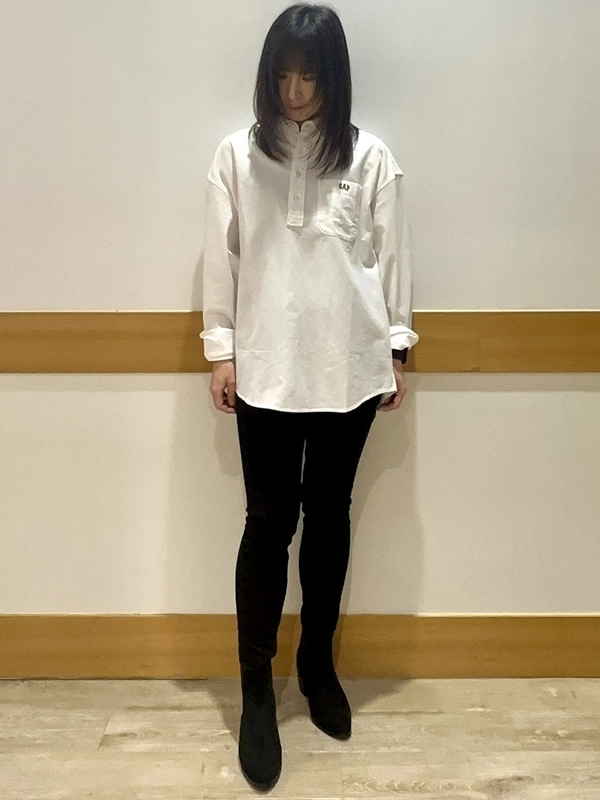 シンプルに!ロゴプルオーバーシャツ