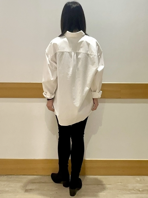 シンプルに!ロゴプルオーバーシャツ