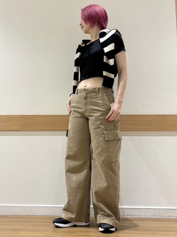 ローライズ カーゴ バギー カーキ 新作人気】ローライズ カーゴ バギーカーキのスタイリング | Gap