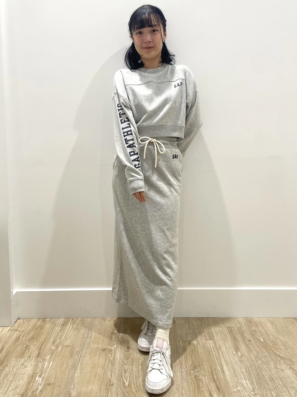 GAPスウェットセットアップ 緑で勝負するスウェットセットアップコーデのスタイリング | Gap公式