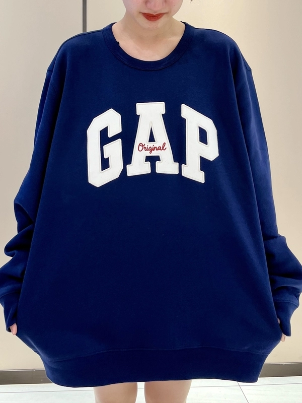 完売品 Gap Standard トレーナー XL ネイビー 新作】ロゴスウェットネイビーのスタイリング | Gap公式