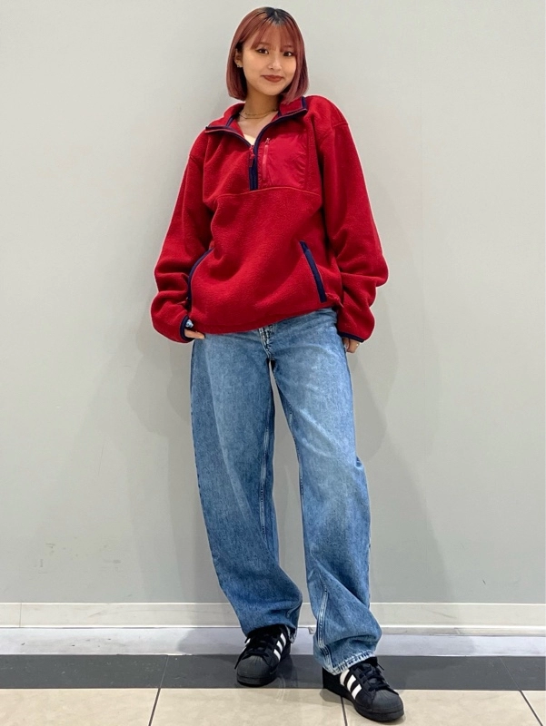 GAP フリース　ハーフジップ トレンドの赤フリースハーフジップ プルオーバーのスタイリング