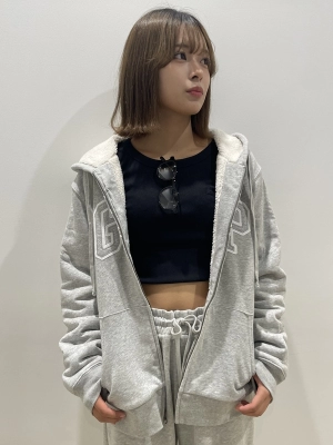 GAP ジップパーカーセットアップ 新作】ジップアップパーカーセットアップのスタイリング | Gap公式