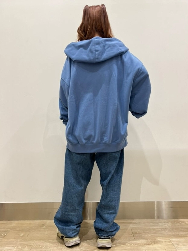大人気！新作ロゴパーカー