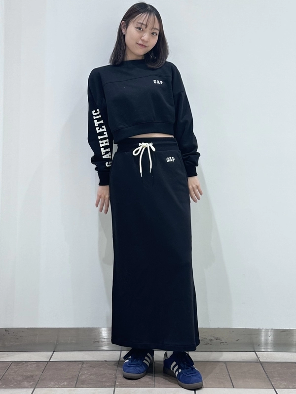 美品!入手困難 GAPスウェットセットアップ 大人気】クロップドGapロゴスウェットセットアップの