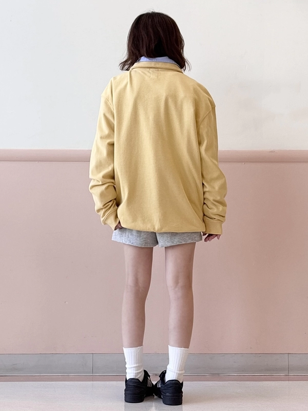 ハーフジップ トップス カジュアル ショートパンツ コーデ ハーフジップ×ショートパンツコーデのスタイリング | Gap公式