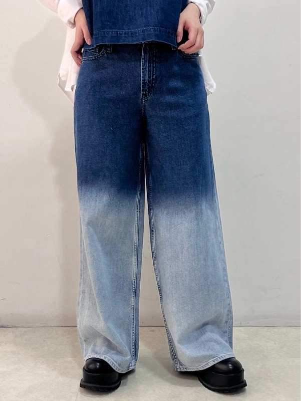 グラデーションデニムでセットアップ風