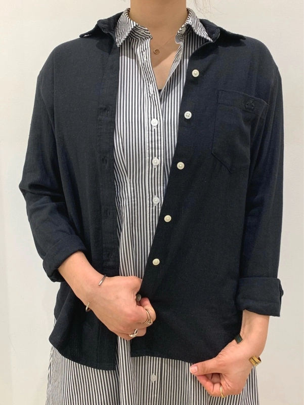 【シャツワンピース】モノトーンで大人コーデ