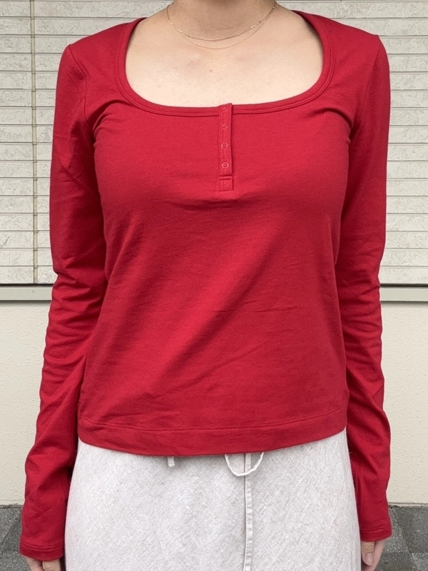 まっかなかわいいヘンリーTシャツ