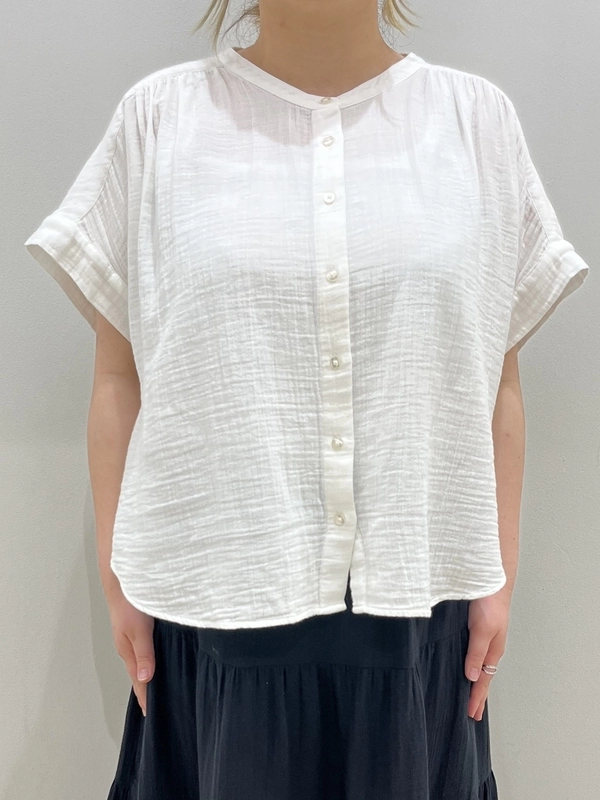 シンプルモノトーンコーデ