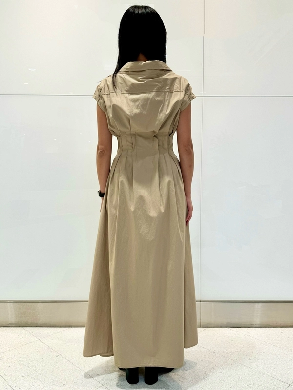 おでかけコーデは『美シルエットドレス』で決まり