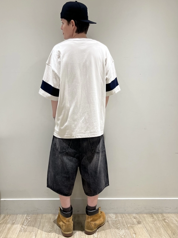 バギーショーツでストリートコーデ