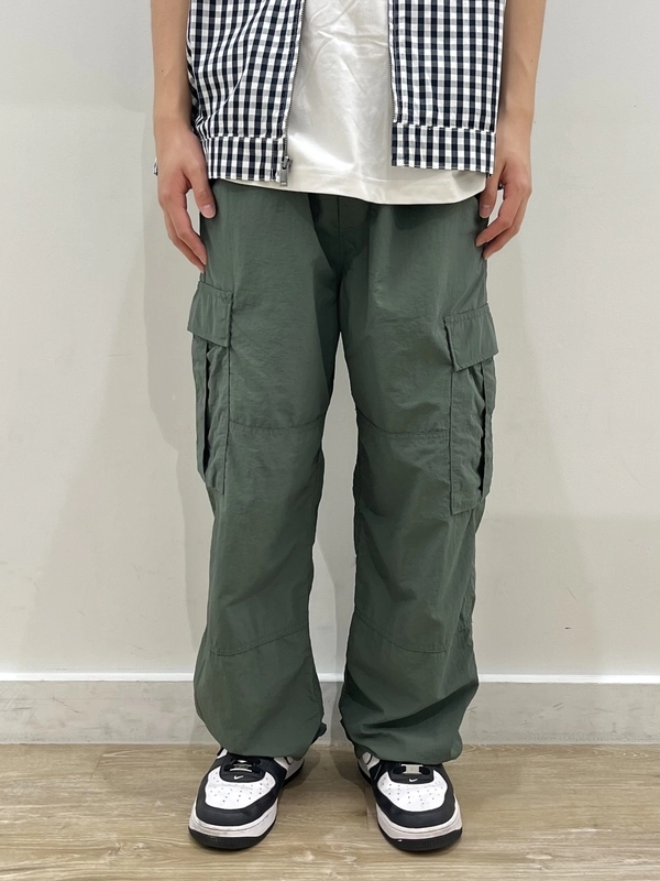 チェックシャツ×カーゴパンツ