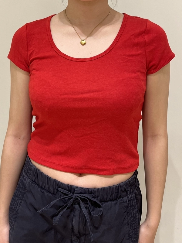 赤が可愛いTシャツコーデ