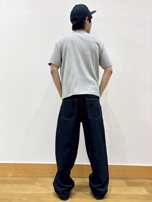 グレーT×スーパーバギーデニム