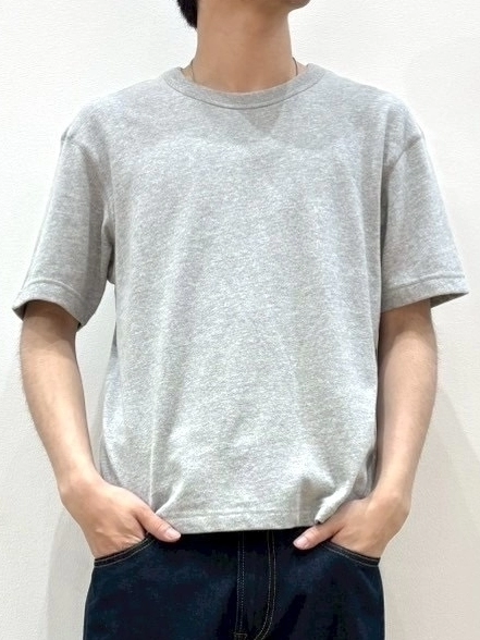 グレーT×スーパーバギーデニム