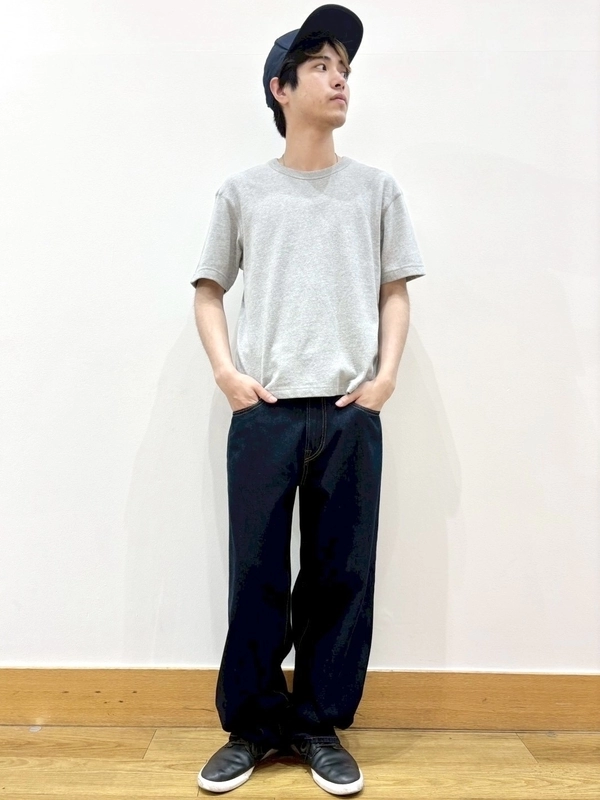 グレーT×スーパーバギーデニム