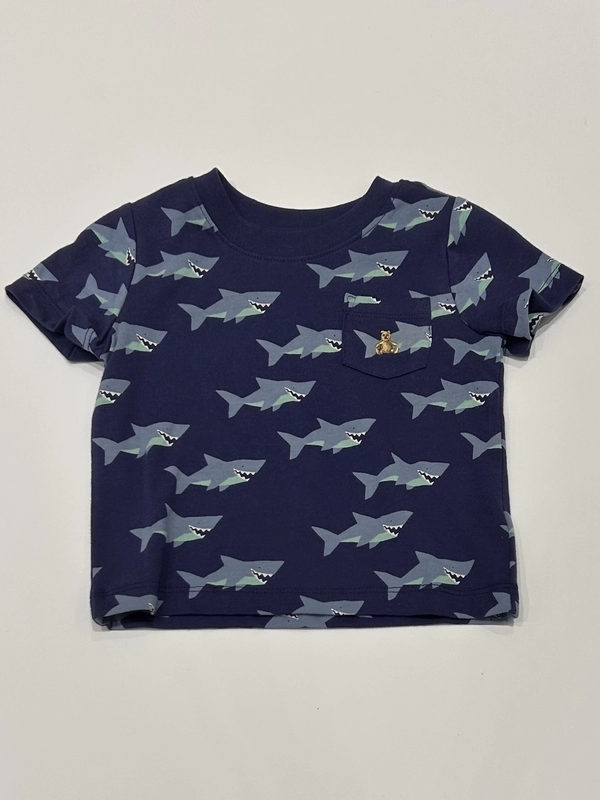 人気のサメプリントのＴシャツ