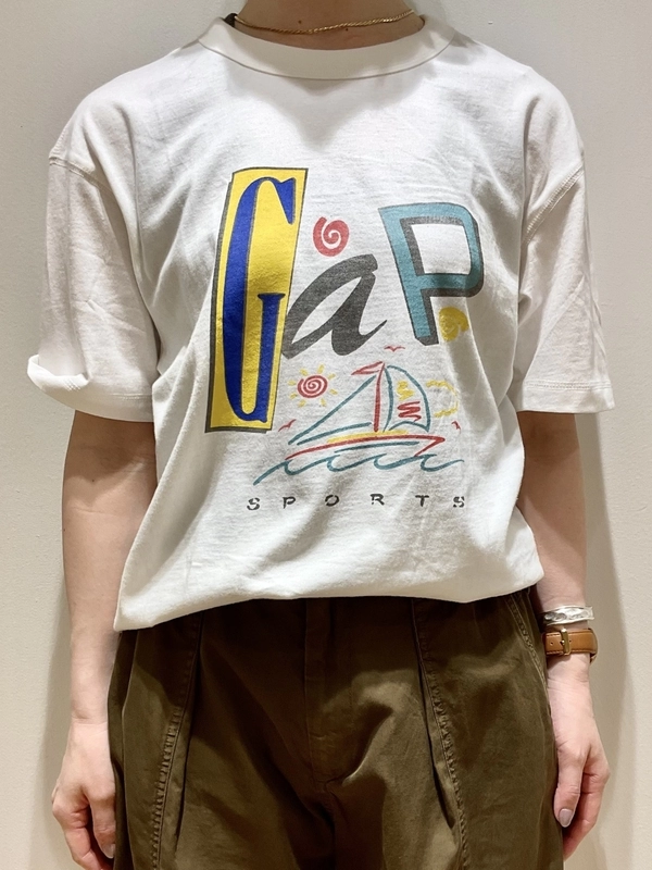 ロゴがかわいい◎クロップドTシャツ
