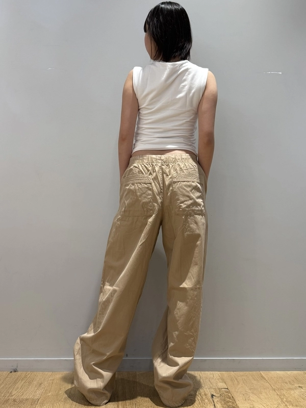 一枚できまるルーシュトップスコーデ