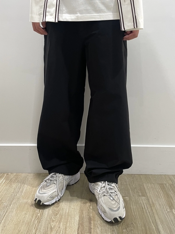 ベースボールTとナイロンパンツ