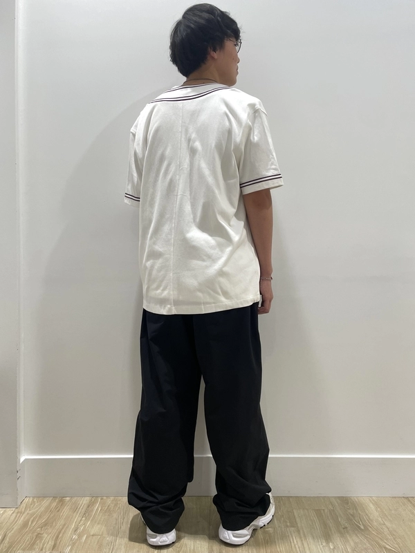 ベースボールTとナイロンパンツ