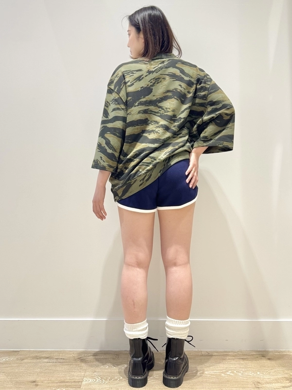 人気の迷彩ロゴスウェット