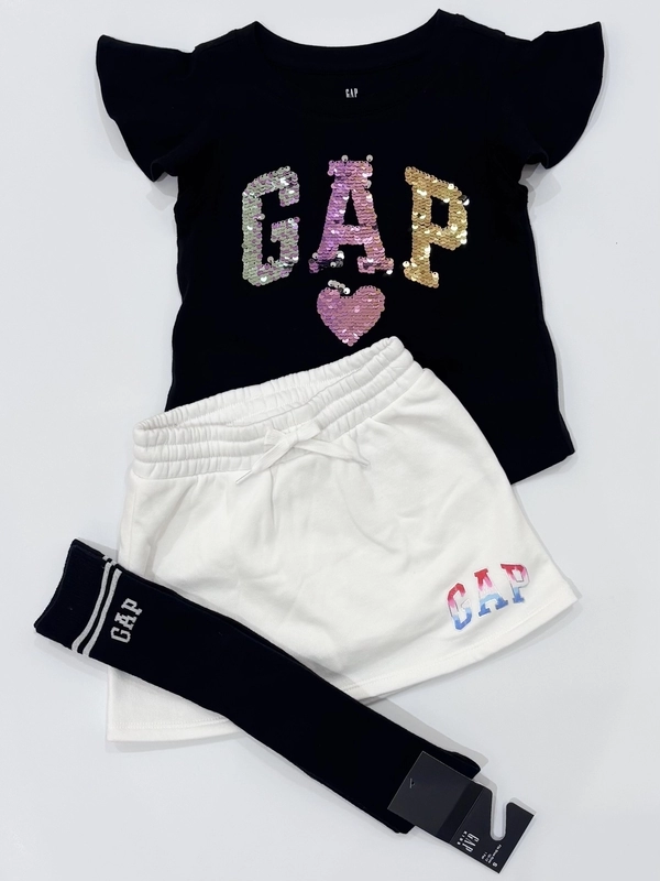 スパンコールGAPロゴTシャツコーデ♡