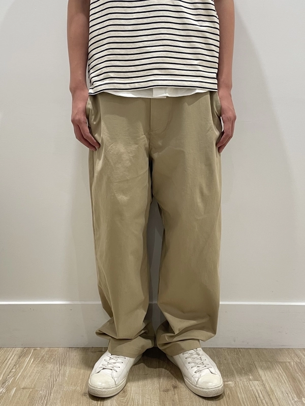 【バギーフィットkhakiのカジュアルcoordinate】