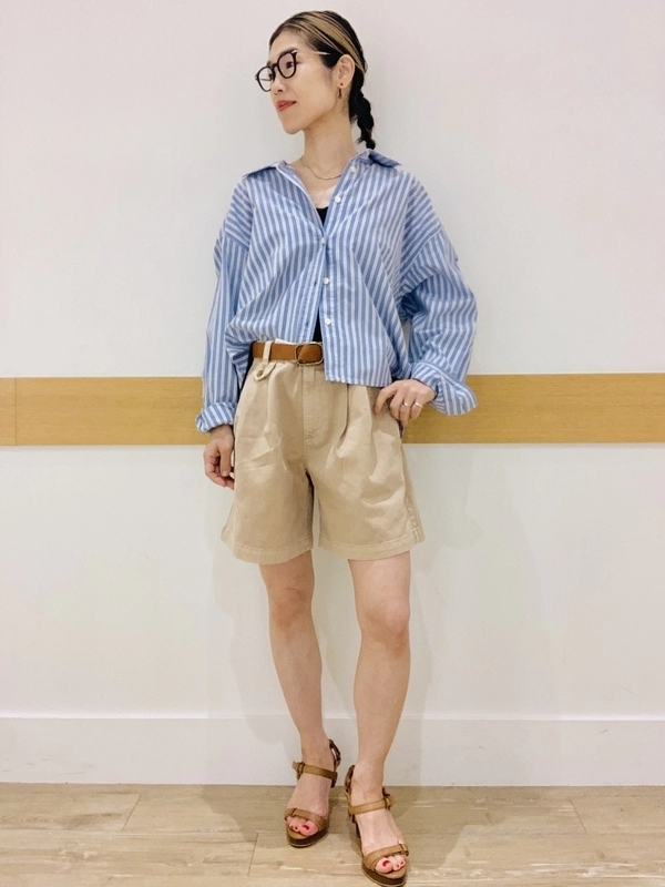 シャツ×ショートパンツの大人スタイル♪