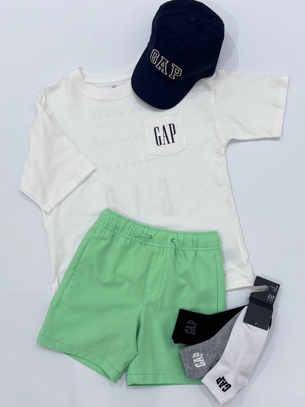 GapロゴTでカジュアルコーディネート⭐︎
