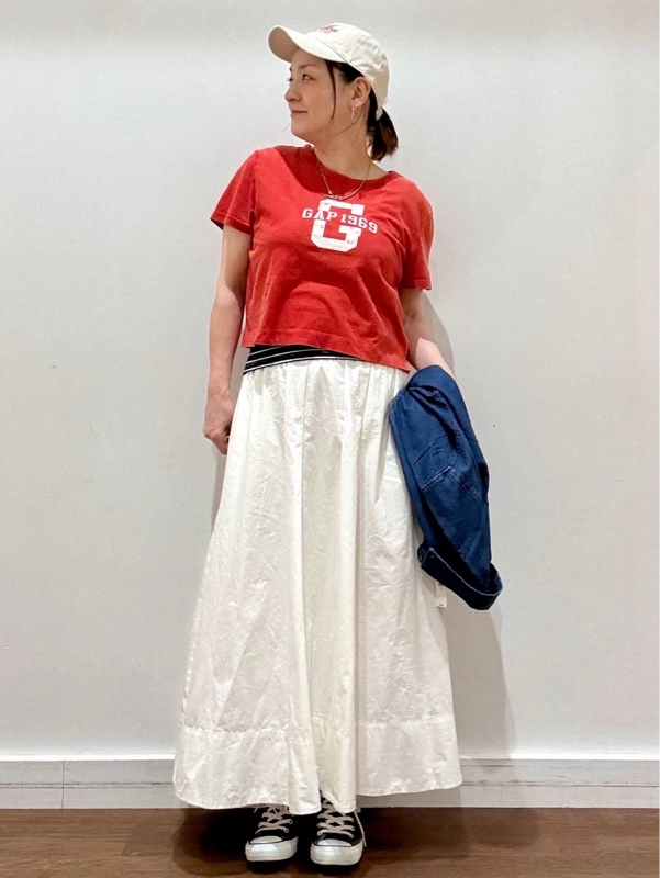 『クロップドプリント Tシャツde大人なスカートコーデ』