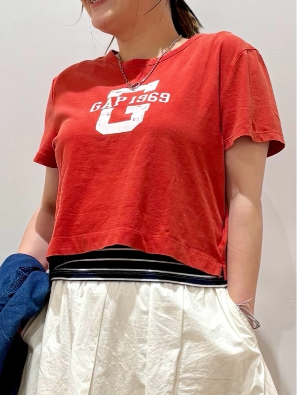 『クロップドプリント Tシャツde大人なスカートコーデ』