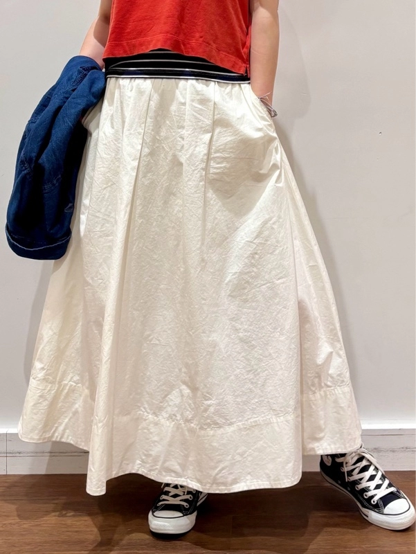 『クロップドプリント Tシャツde大人なスカートコーデ』