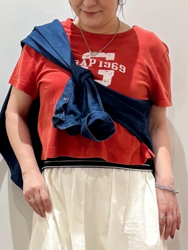 『クロップドプリント Tシャツde大人なスカートコーデ』