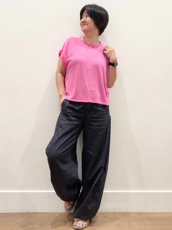 蒸し暑い日もサラッと、リネン混Tシャツ
