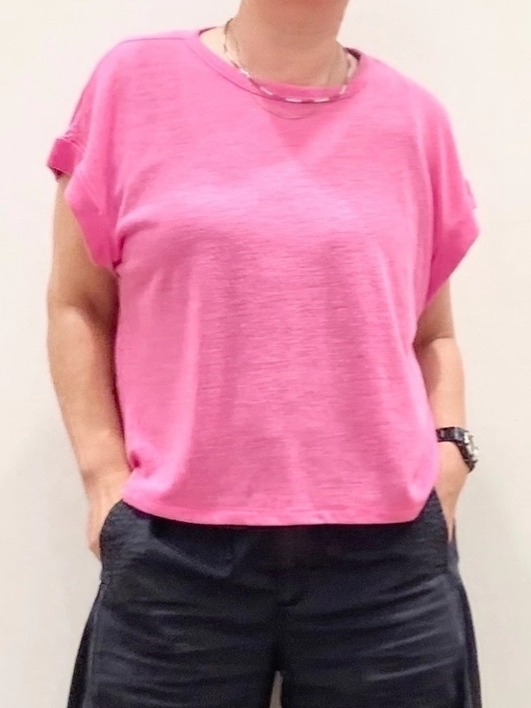 蒸し暑い日もサラッと、リネン混Tシャツ