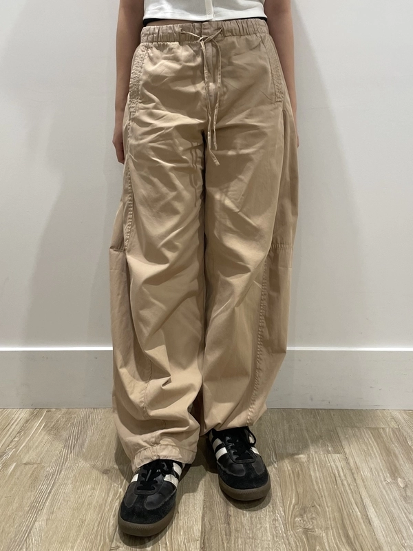 クロップドTとパラシュートパンツ♪