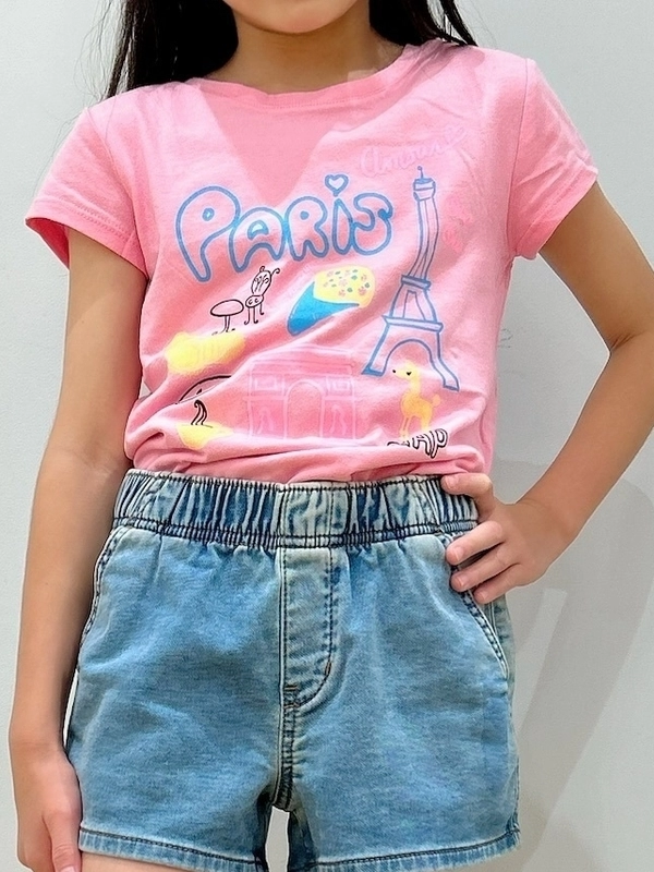 夏休みのカジュアルコーデに【シティ柄Tシャツ×デニムパンツ】