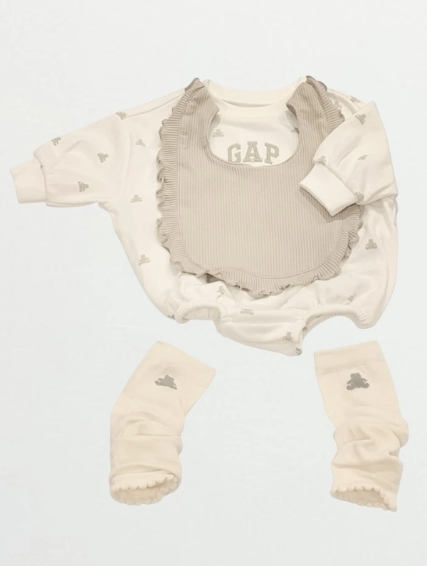 GAPロゴのバブルワンピースがかわいい♡