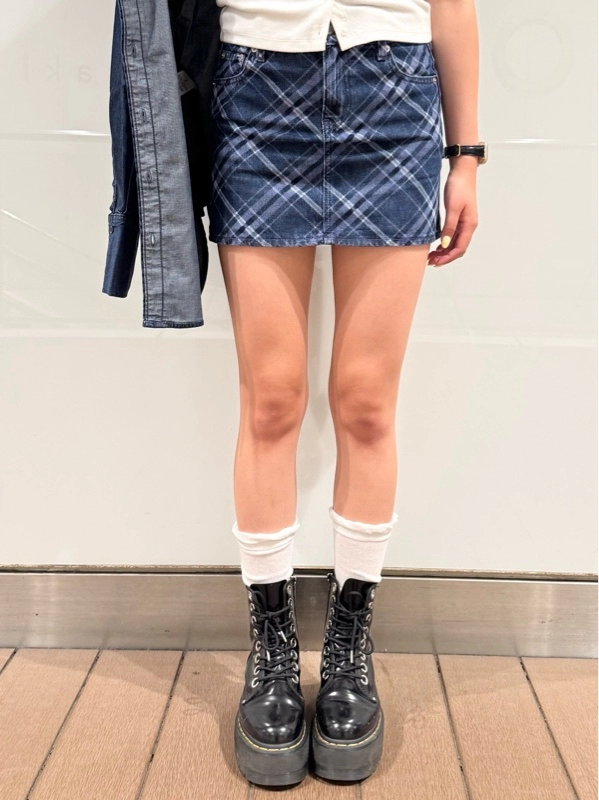 待望のミニスカート　ワントーンコーデ