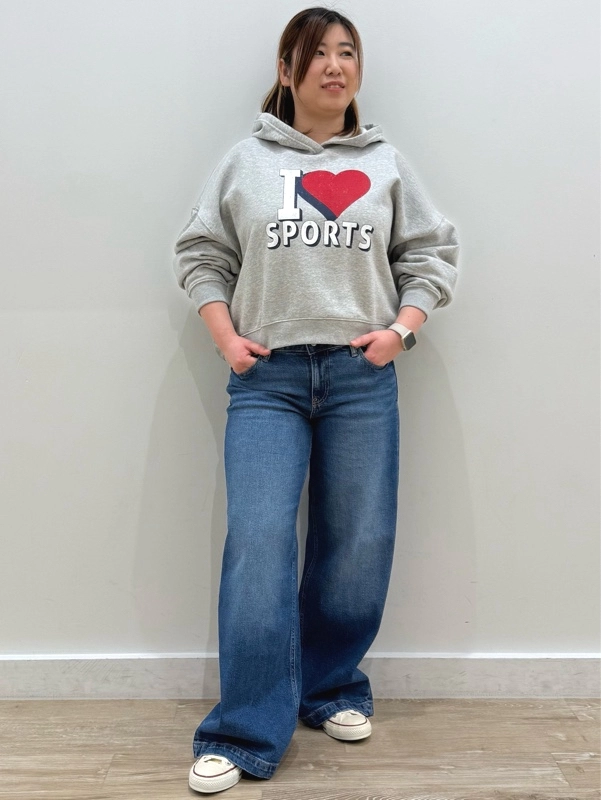 【New】グラッフィックパーカーコーデ