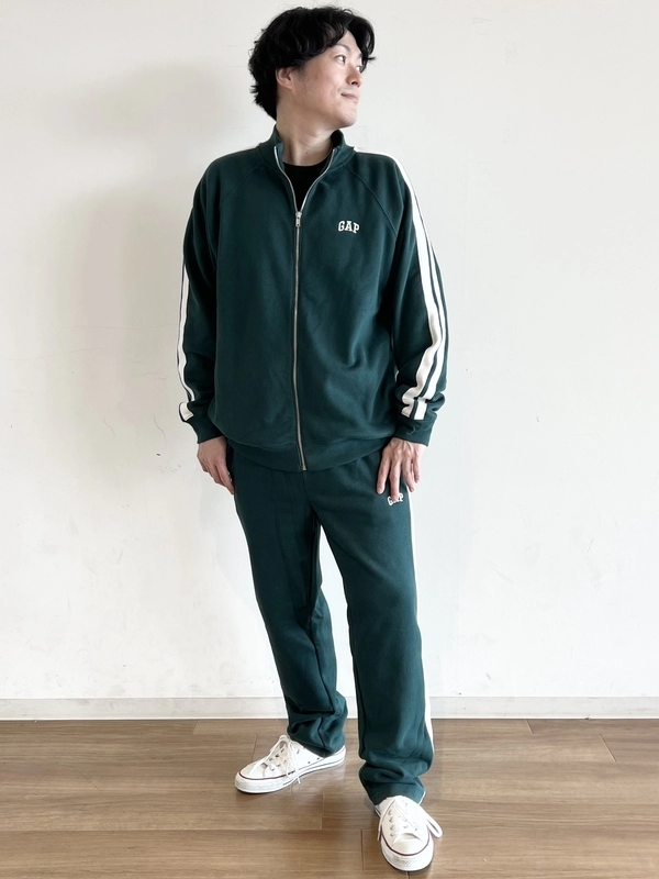ロゴスウェットセットアップコーデ